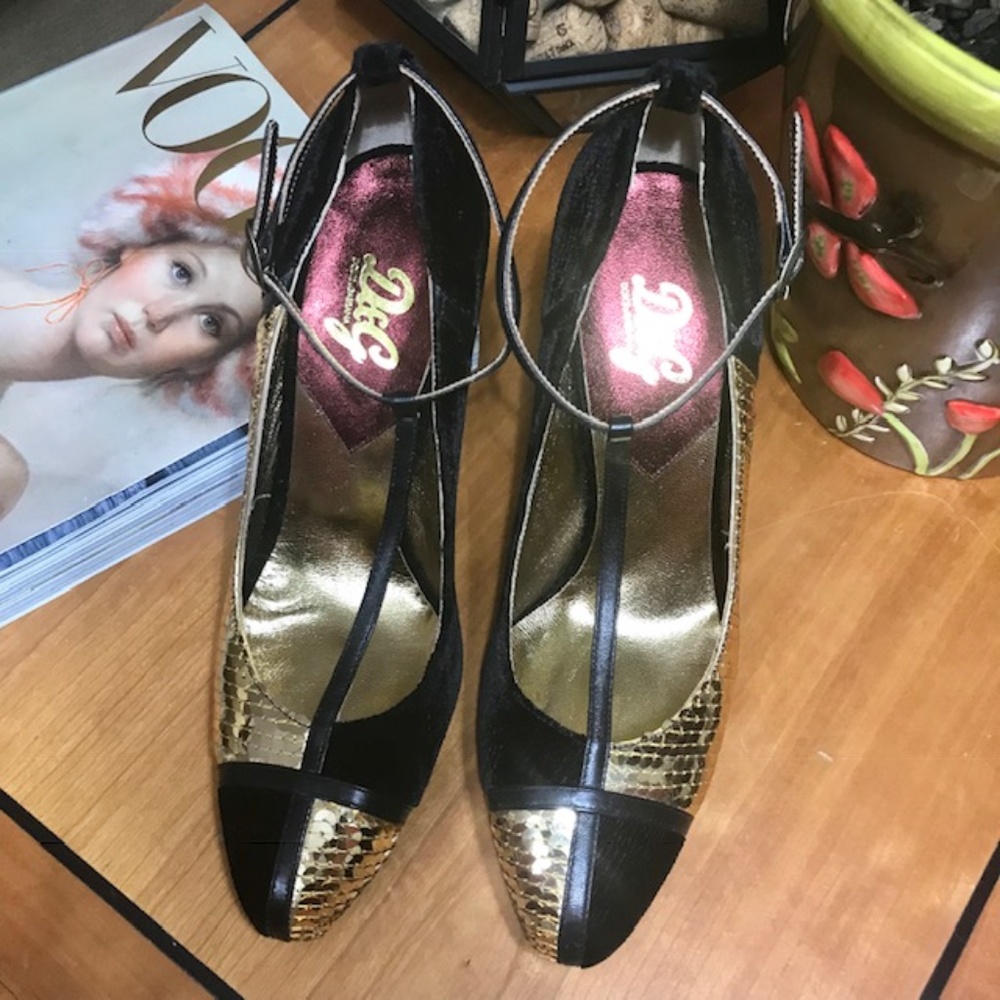 Dolce & Gabbana gold / black T Strap mary janes - Picture 6 of 8